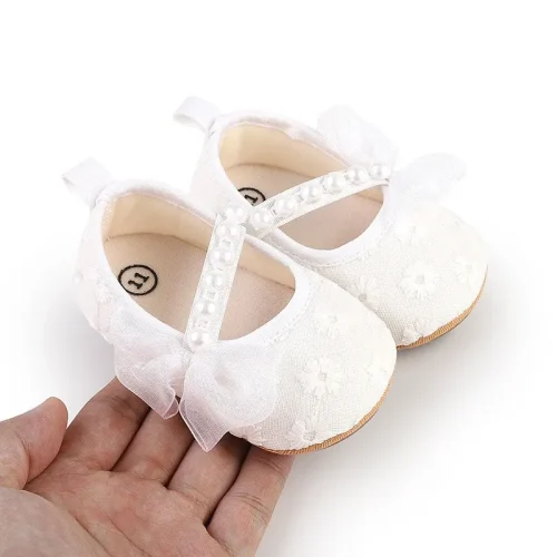 Infant baby girls white pre-walker crib shoes