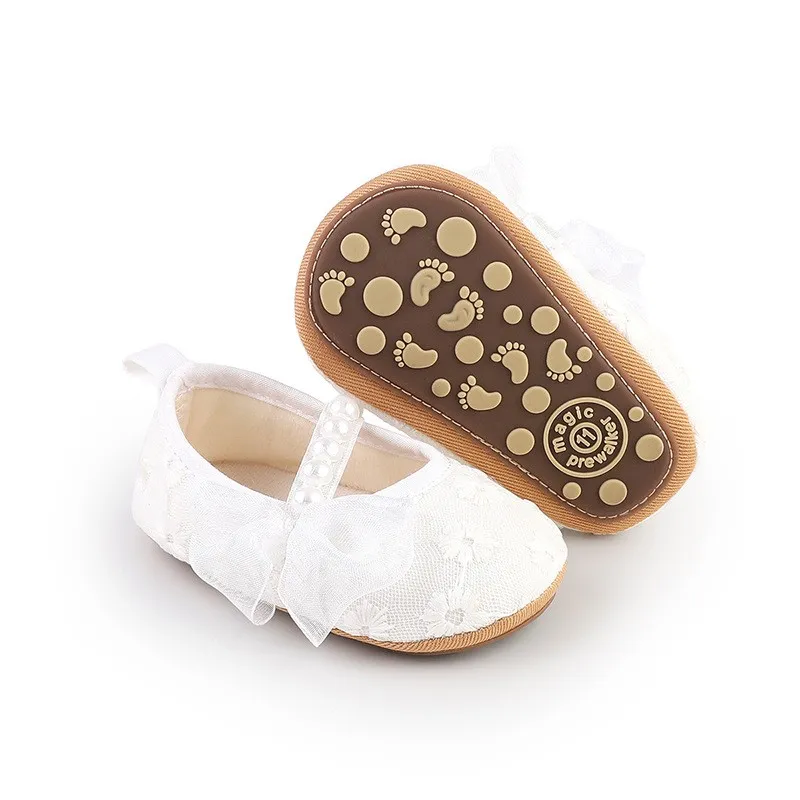 Infant baby girls white pre-walker crib shoes