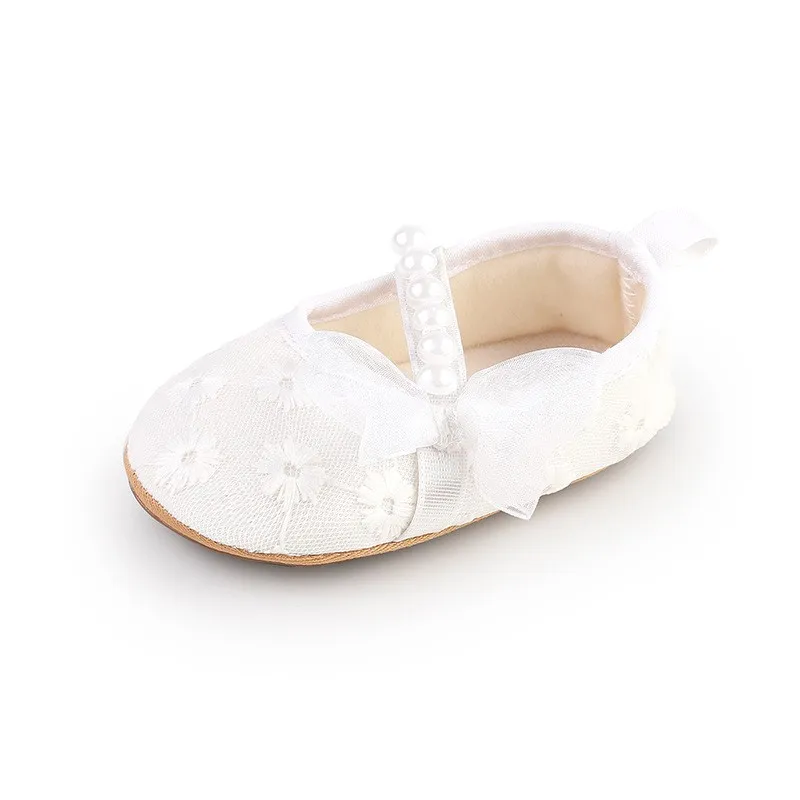Infant baby girls white pre-walker crib shoes