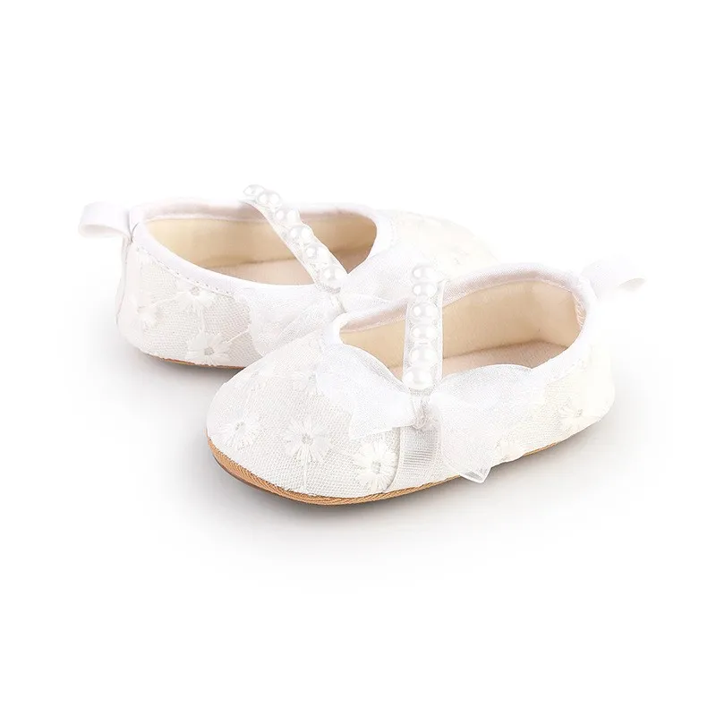 Infant baby girls white pre-walker crib shoes