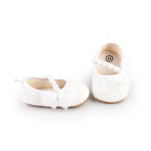 Infant baby girls white pre-walker crib shoes