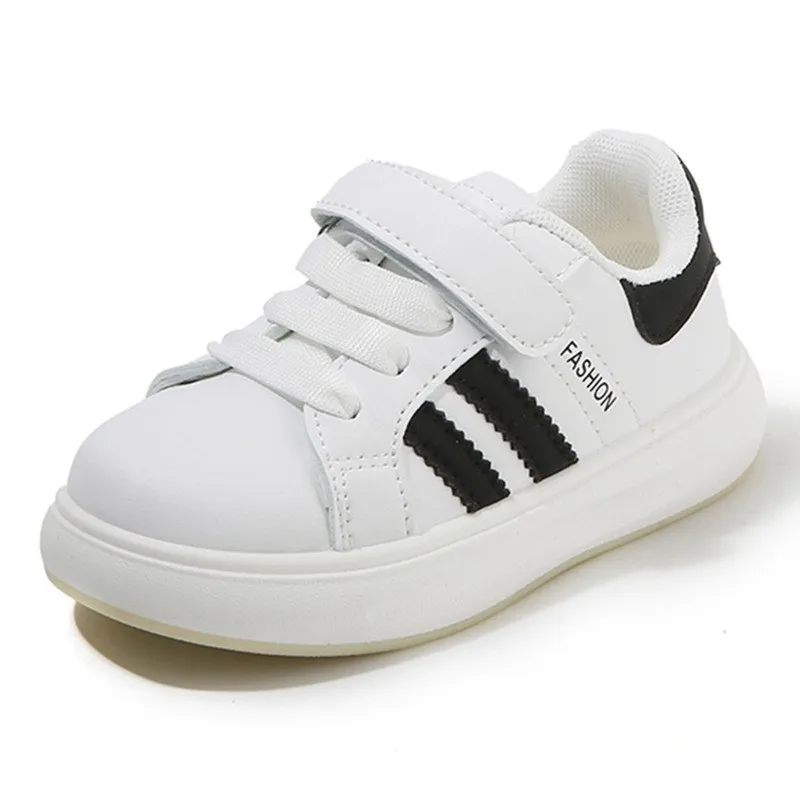 Toddler classic athletic sneakers