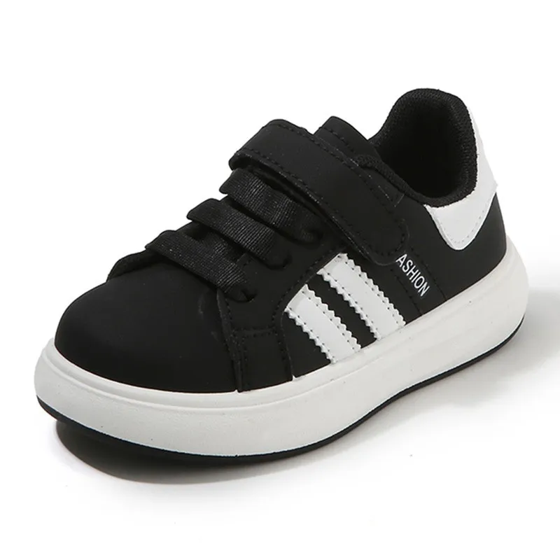 Toddler classic athletic sneakers