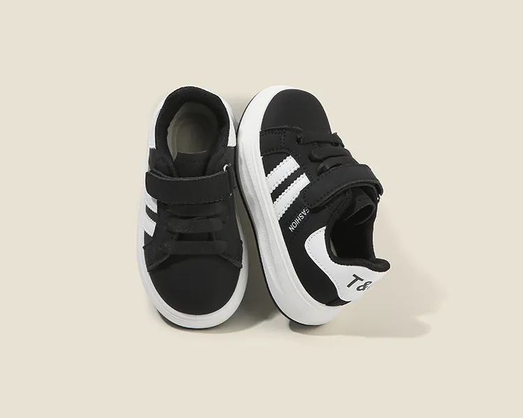 Toddler classic athletic sneakers