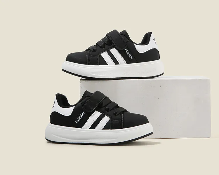 Toddler classic athletic sneakers